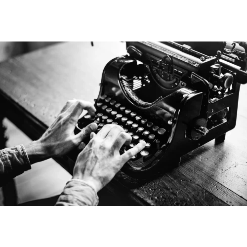 Postcard #1020 | Old Typewriter