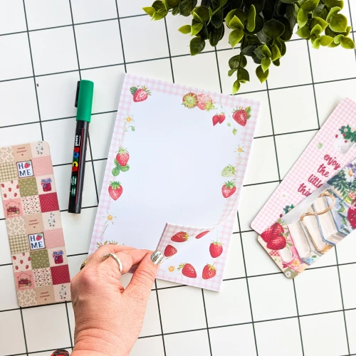 A5 size Notepad/Letter pad: Cottage Summer Strawberry